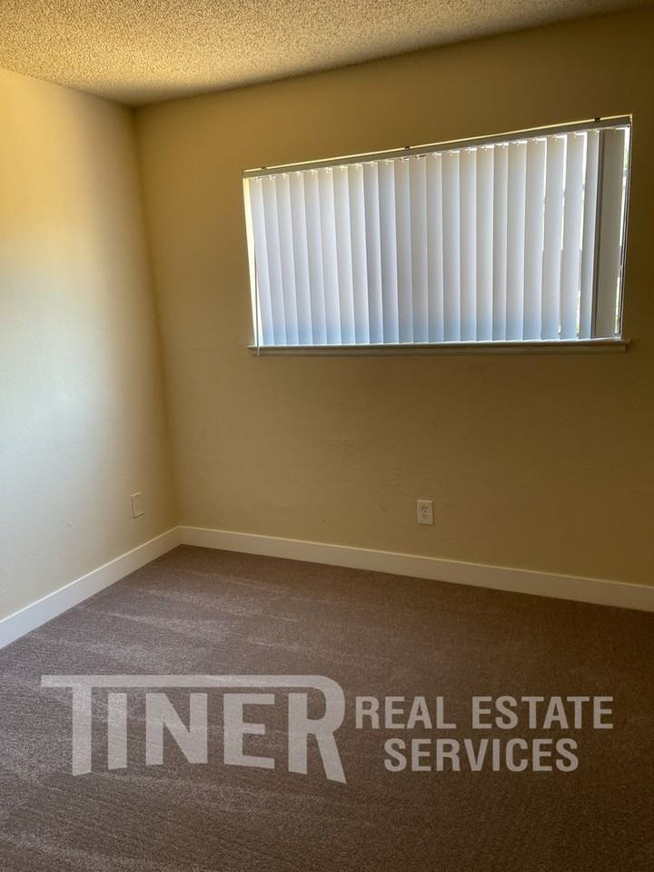 7827 Zenith Dr - Photo 7 of 13