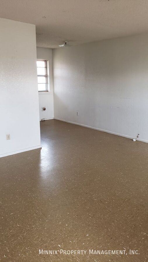 629 S Crosby St - Photo 4 of 15