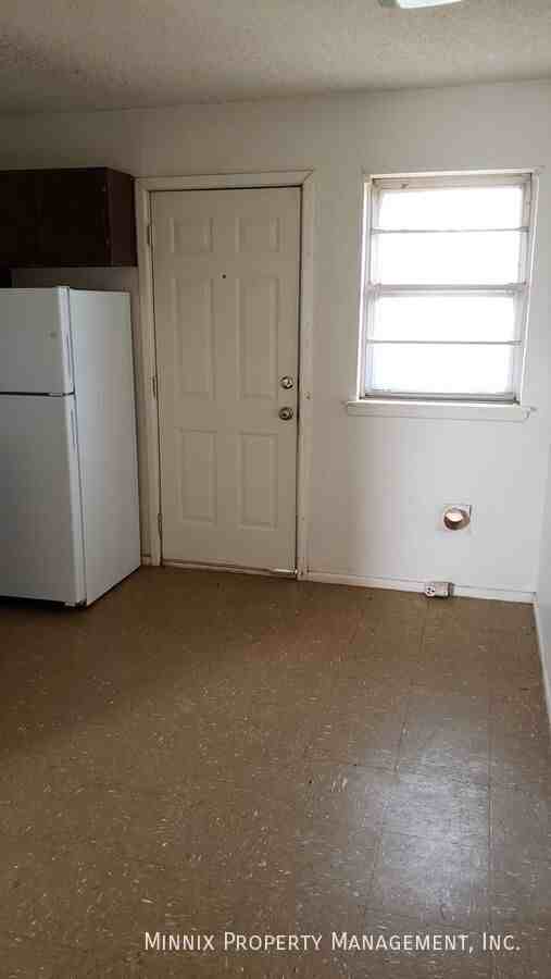 629 S Crosby St - Photo 6 of 15