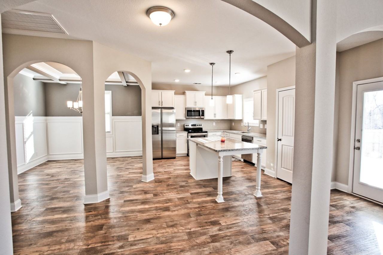 1076 Black Oak Cir - Photo 6 of 29