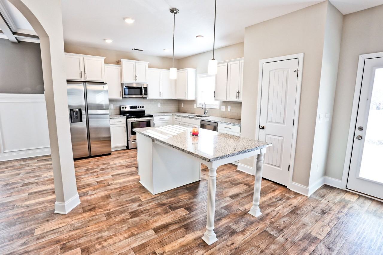 1076 Black Oak Cir - Photo 7 of 29