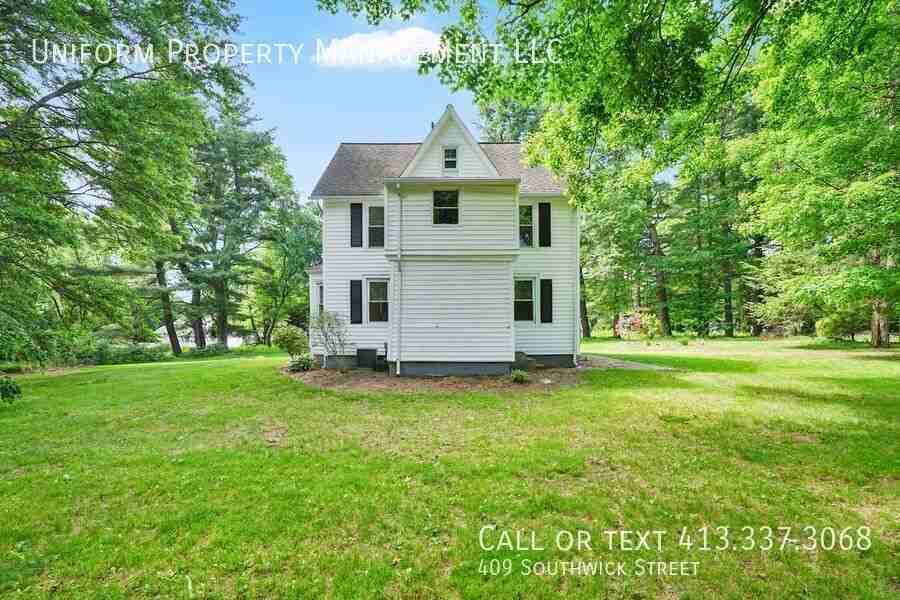 409 Southwick St - Photo 5 of 35