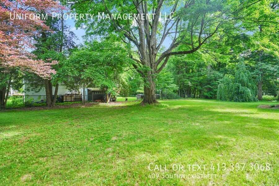 409 Southwick St - Photo 7 of 35
