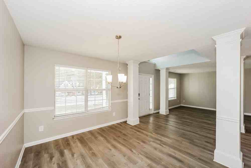 4021 Castle Way - Photo 5 of 17