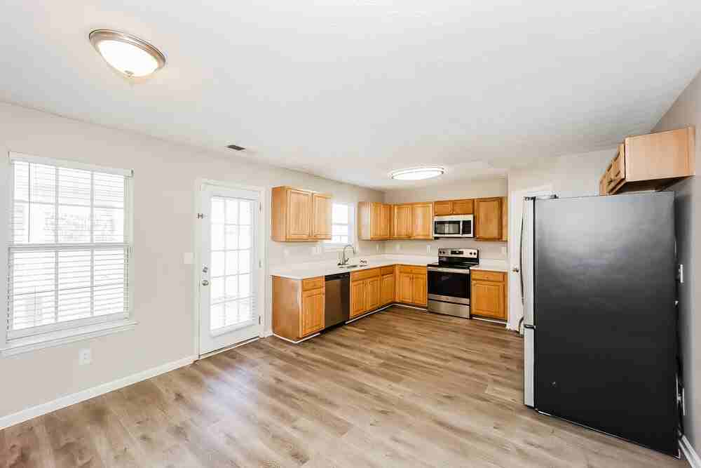 4021 Castle Way - Photo 6 of 17