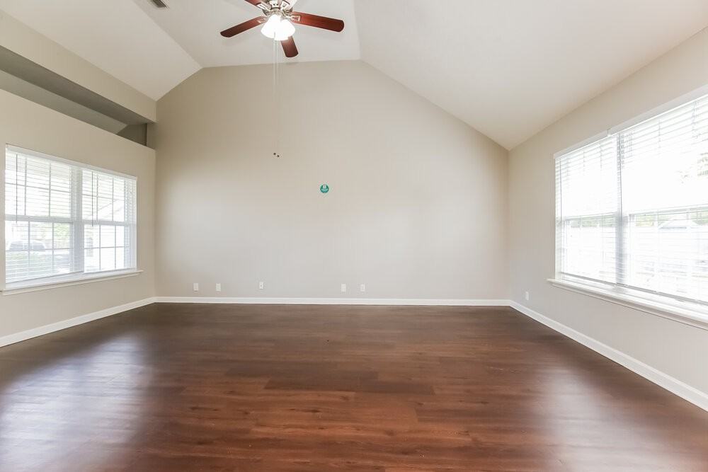 8632 Lawson Dr - Photo 4 of 17