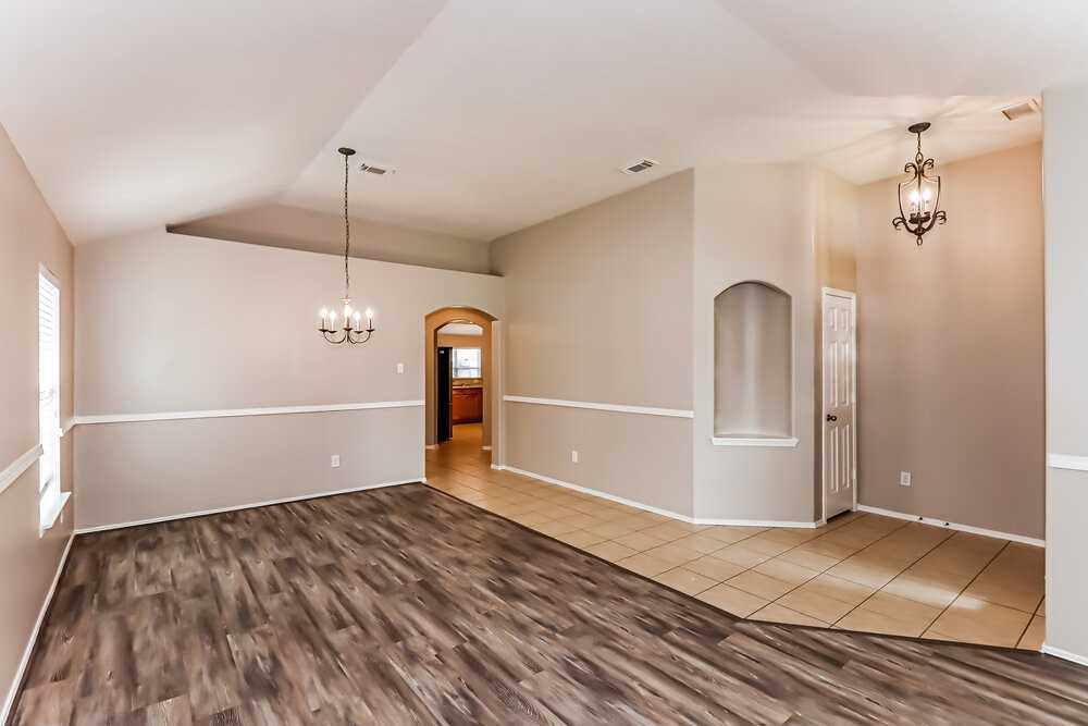7510 Braeberry Ct - Photo 4 of 16