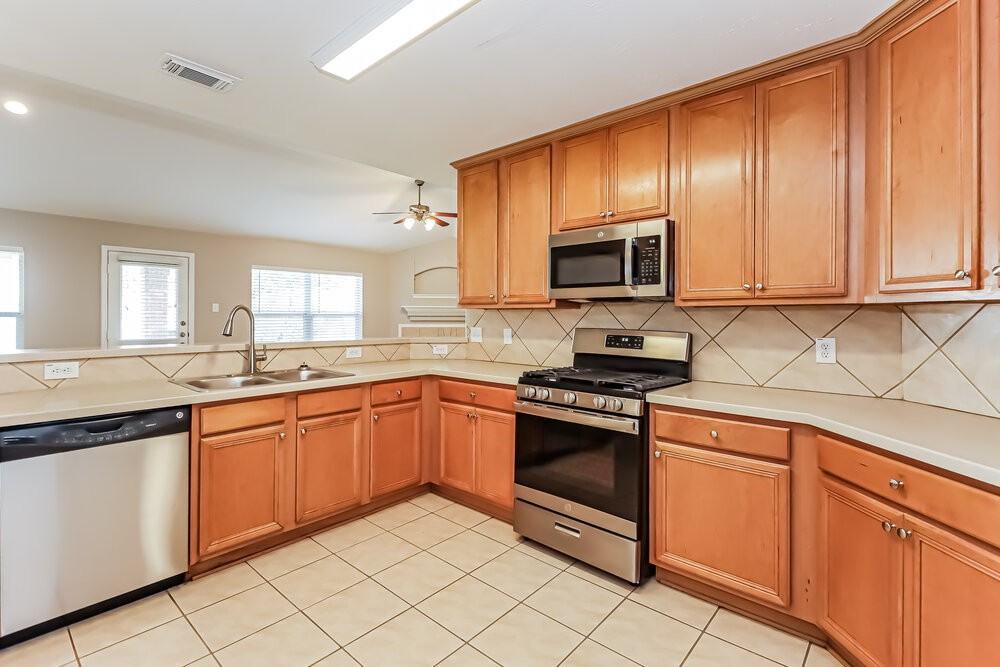 7510 Braeberry Ct - Photo 7 of 16