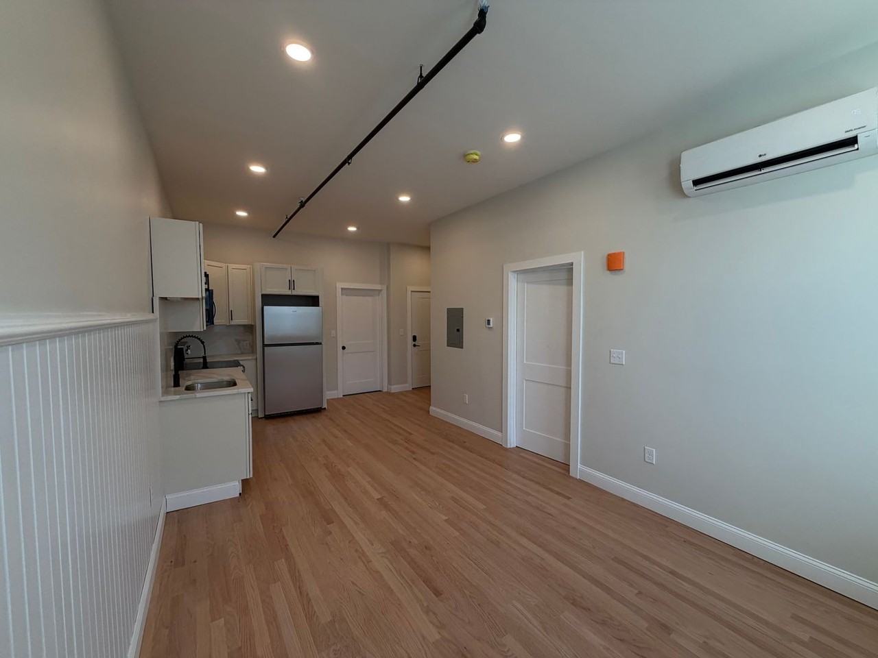 38 Washington St #201 - Photo 4 of 22