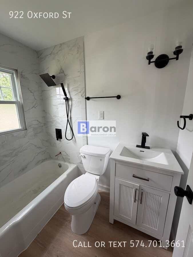 922 Oxford St - Photo 2 of 11