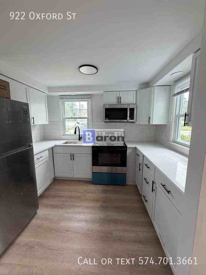 922 Oxford St - Photo 3 of 11