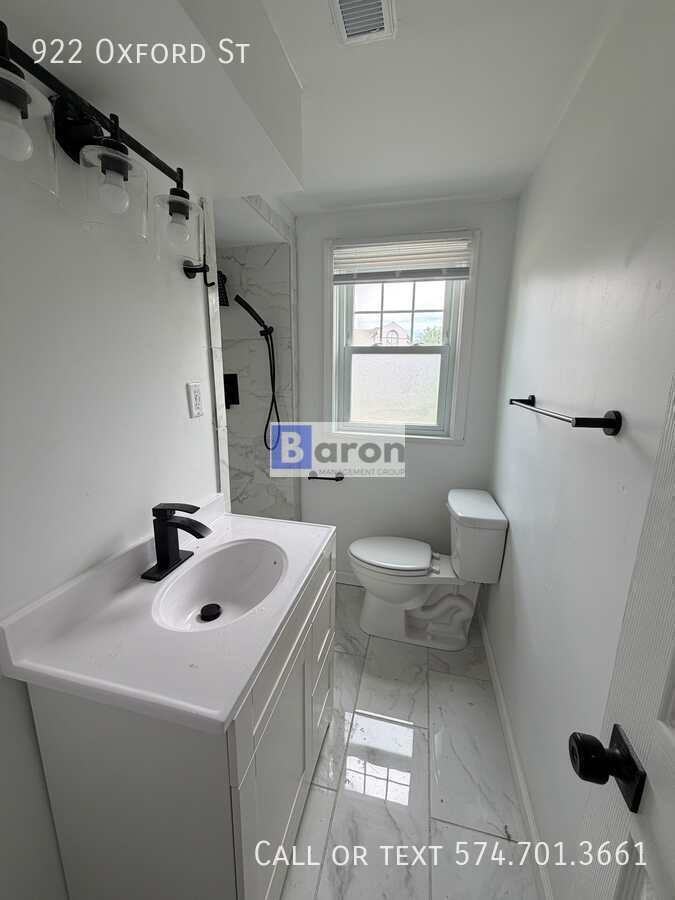 922 Oxford St - Photo 4 of 11