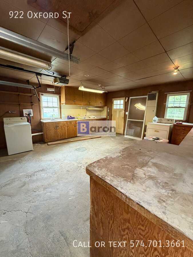 922 Oxford St - Photo 6 of 11