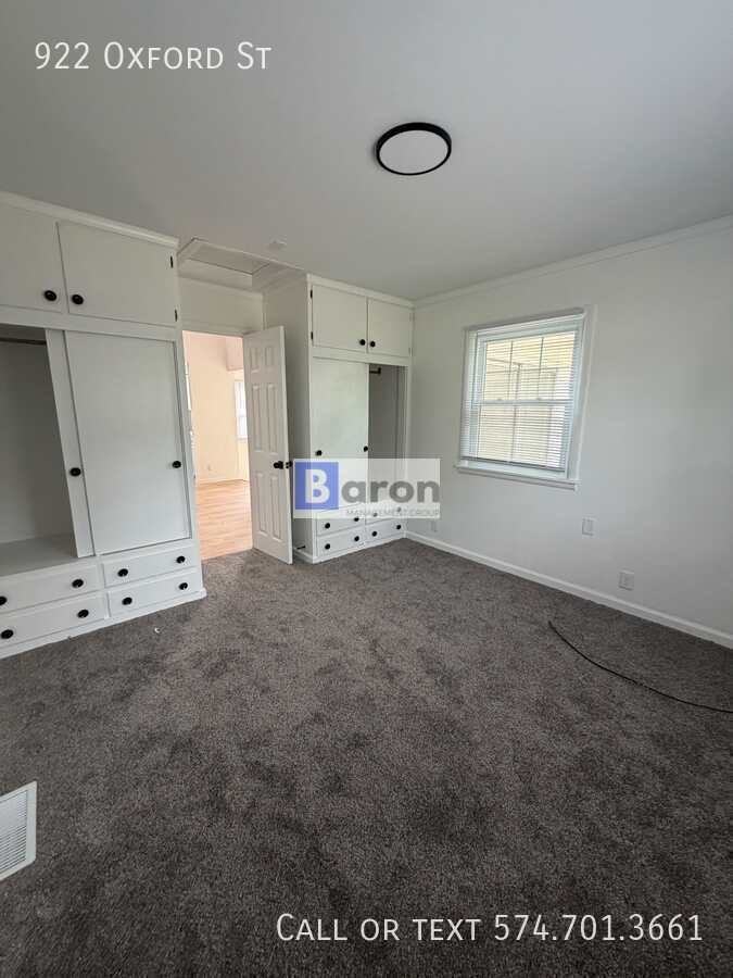 922 Oxford St - Photo 7 of 11