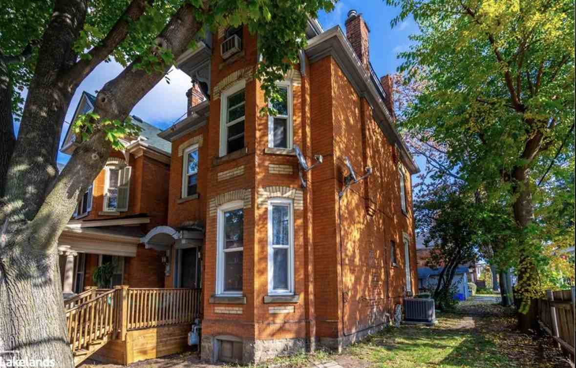107 Erie Ave #1