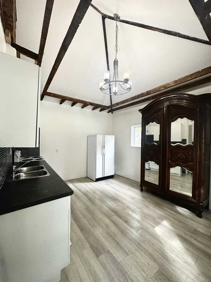 107 Erie Ave #1 - Photo 4 of 19