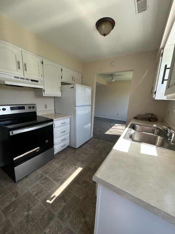 540 Crest Cir - Photo 3 of 12
