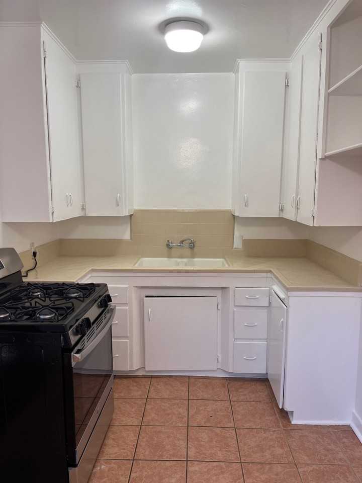 770 E Washington Blvd #14 - Photo 6 of 18