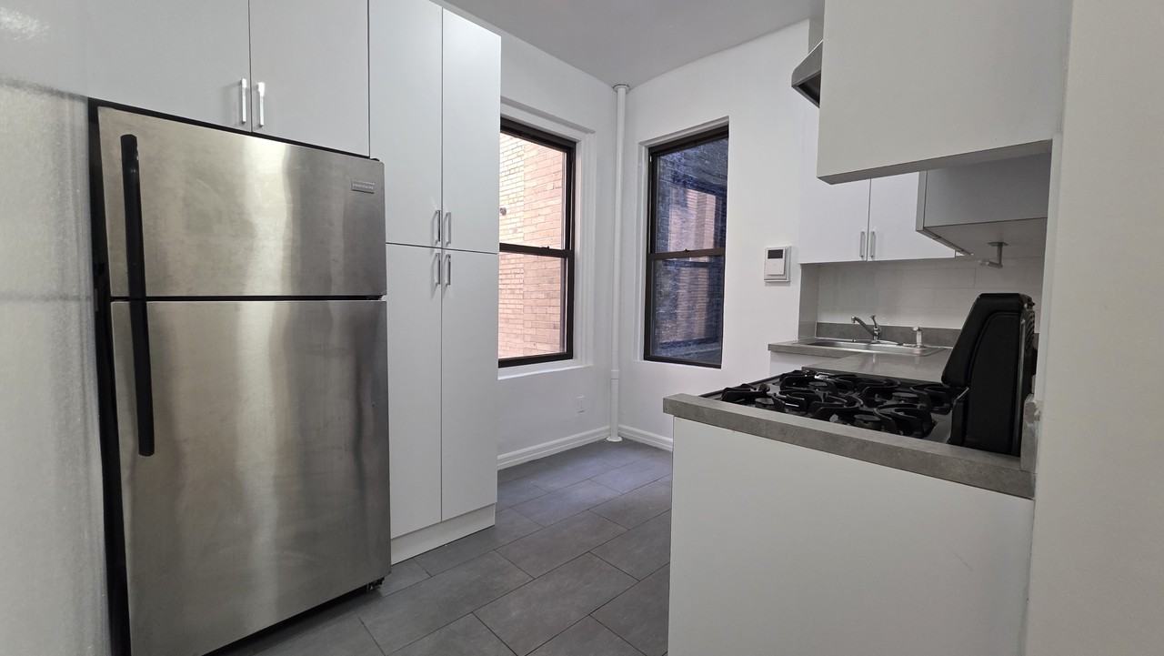 107 E 88th St #EV4B - Photo 5 of 5