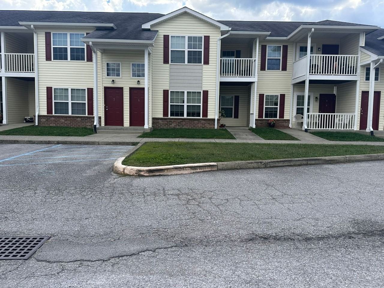 Trafalgar Pointe Apartments - Photo 3 of 37