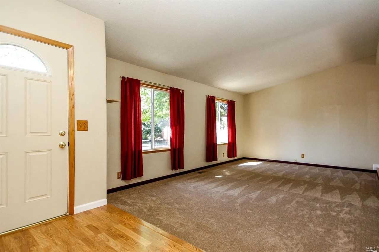 137 Edinburgh Way #NA - Photo 4 of 20