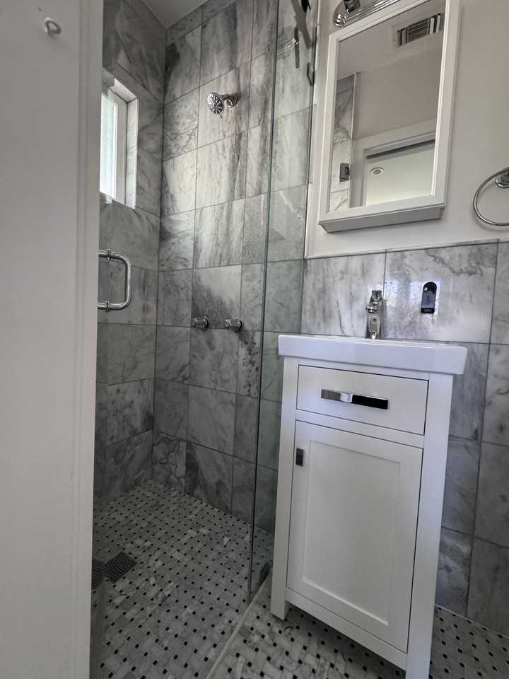 634 E Fairview Blvd #NA - Photo 2 of 17