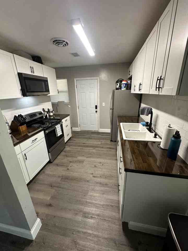 2907 Rollins St #NA - Photo 2 of 5