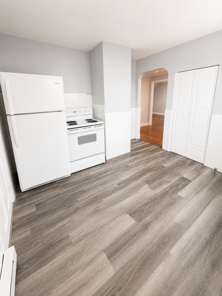 380 Farmington Ave #2R - Photo 3 of 11