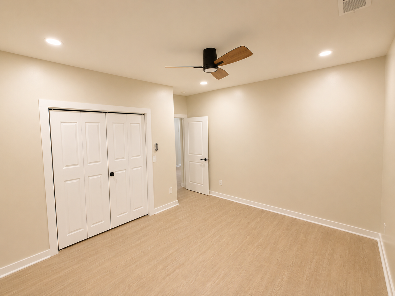 421 Oak St #NA - Photo 3 of 18
