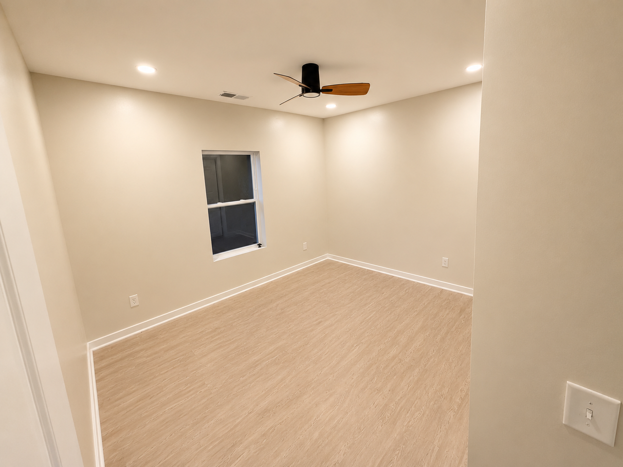 421 Oak St #NA - Photo 5 of 18