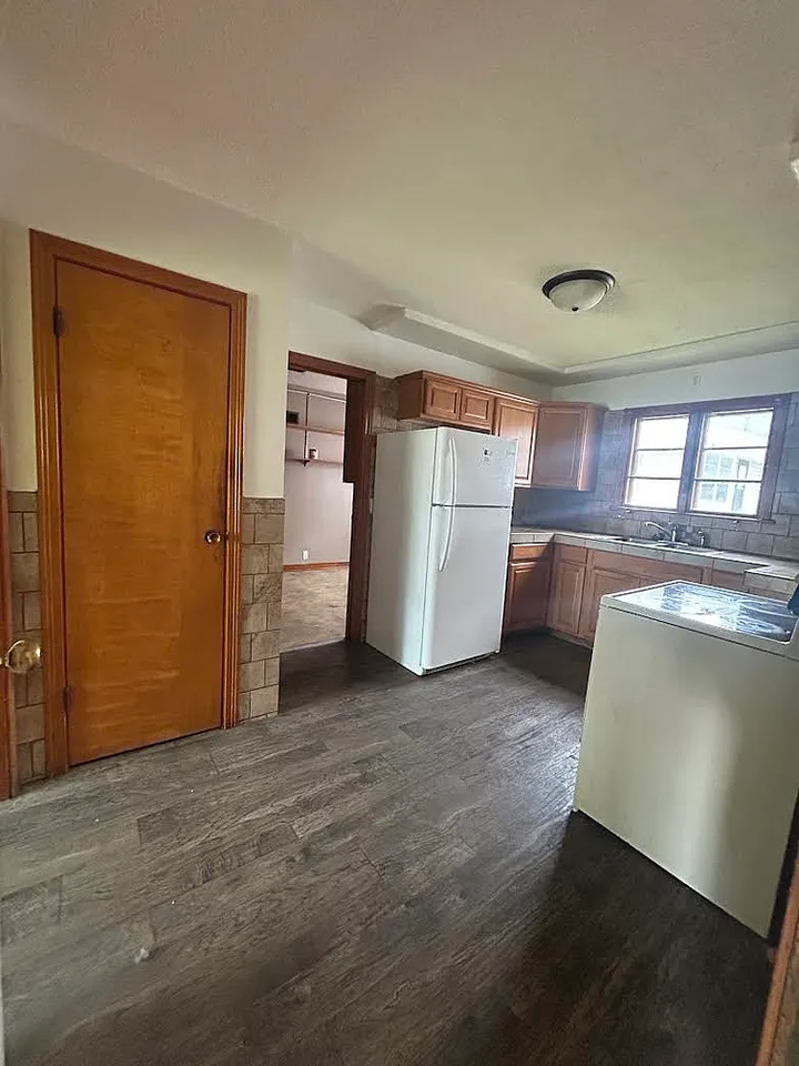 417 W Claflin Ave #NA - Photo 2 of 8