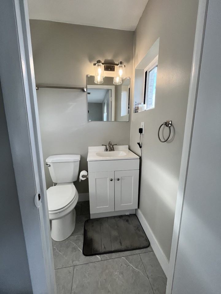 3924 Rolling Rd #NA - Photo 4 of 7