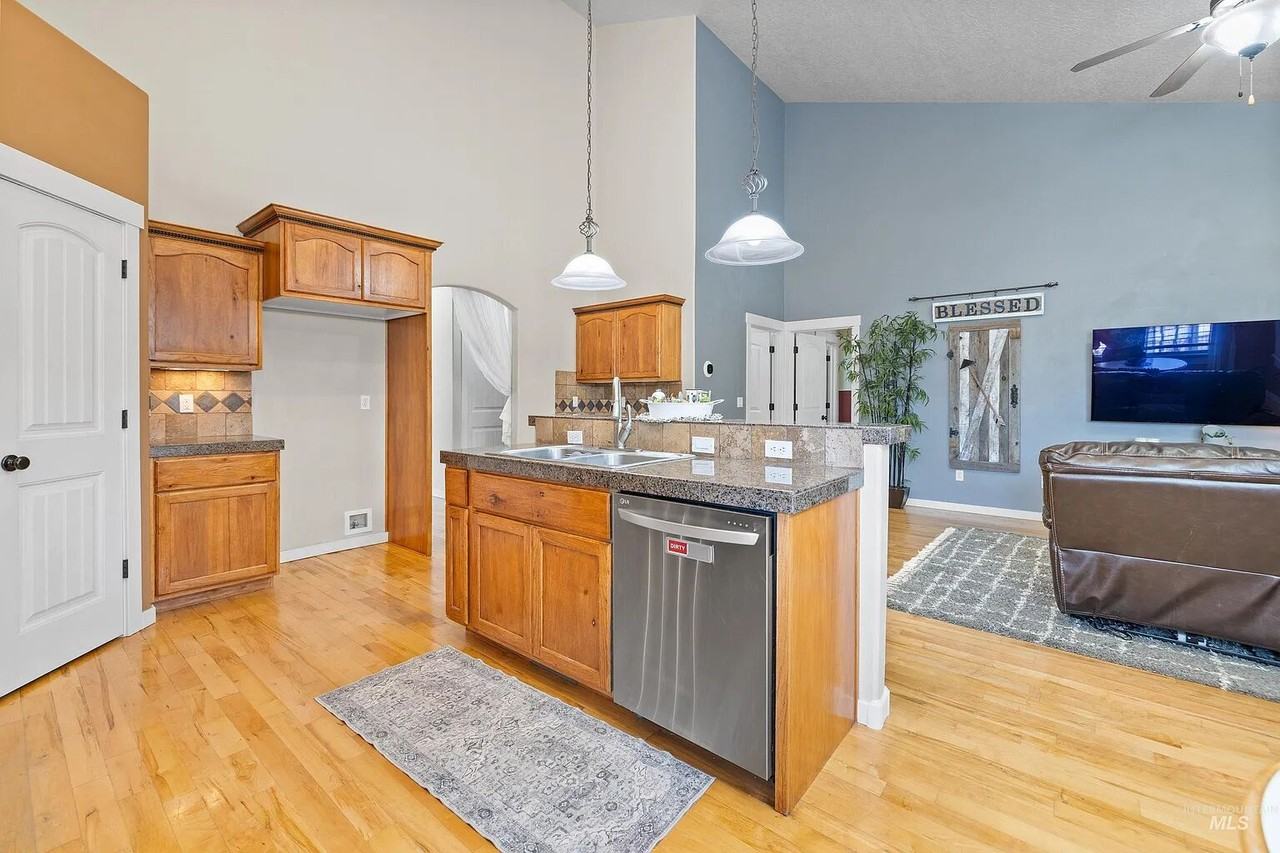 12805 W Berghan St #NA - Photo 7 of 22