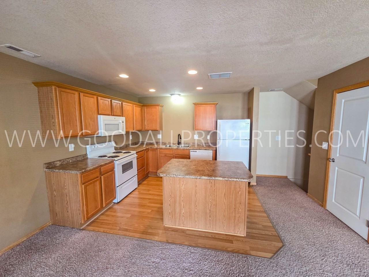 1116 Redstone Ln - Photo 2 of 18