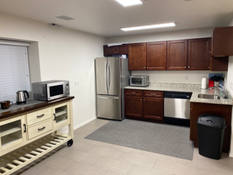 2325 Royal Palm Dr - Photo 2 of 8