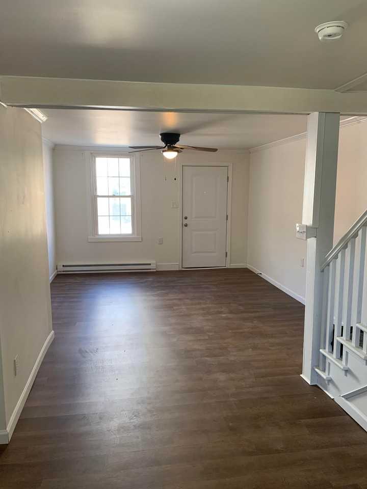 334 S Duke St - Photo 3 of 10