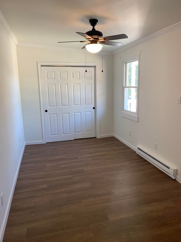 334 S Duke St - Photo 4 of 10
