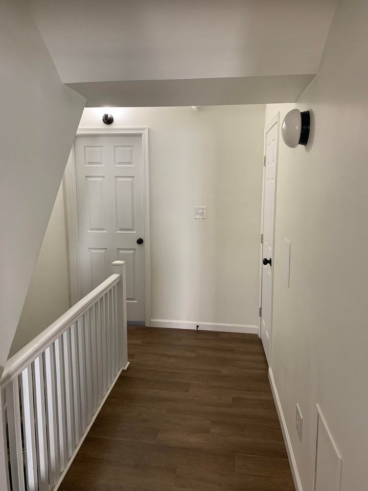 334 S Duke St - Photo 5 of 10