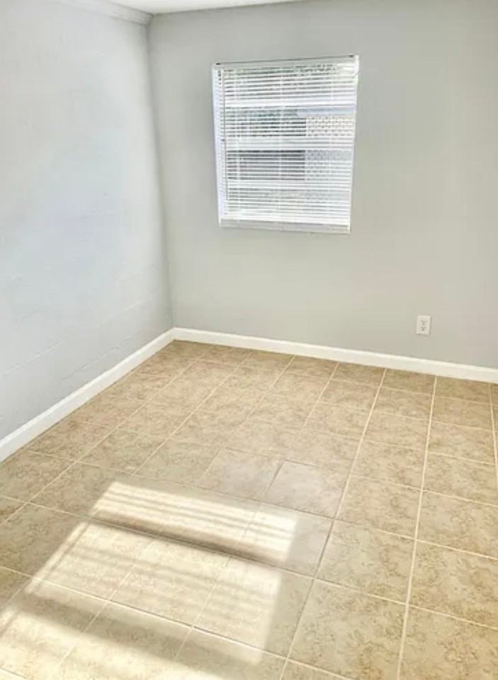 7800 Empire Ave - Photo 3 of 5