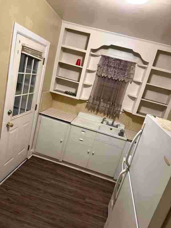 324 Chandler Ave - Photo 2 of 10