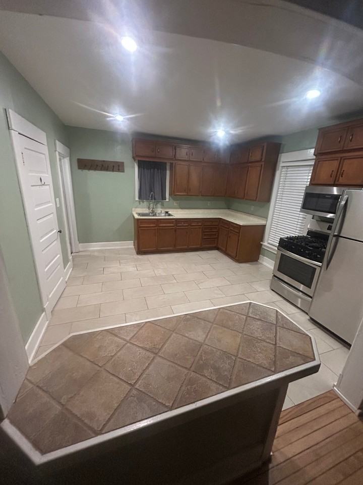 517 S Stuart Rd - Photo 2 of 21