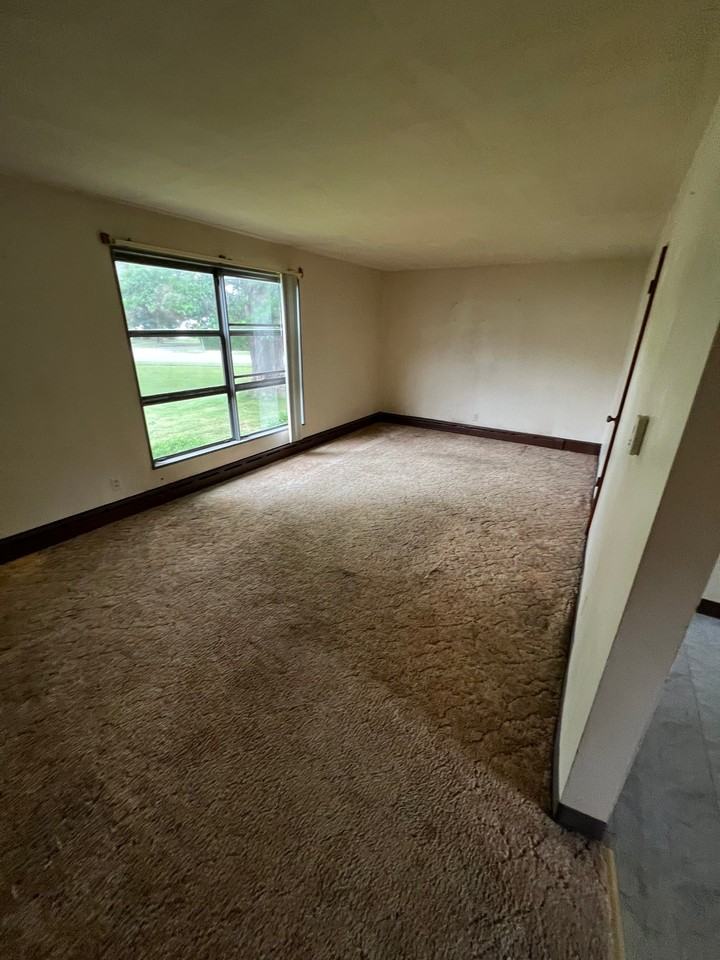 8405 Buffalo Ave - Photo 2 of 12