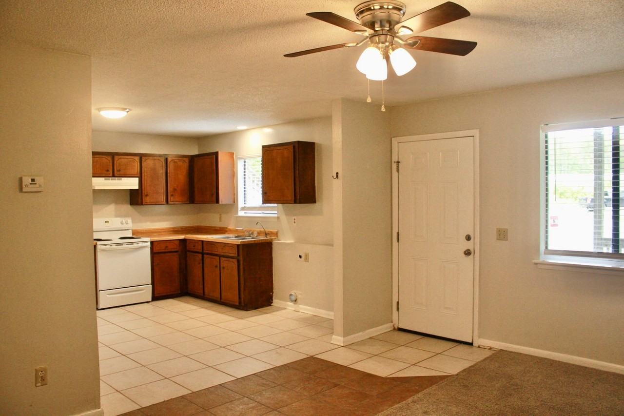 111 Seaparc Ct #A - Photo 4 of 11