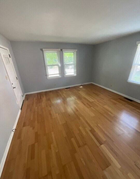 1124 W 6th St - Photo 2 of 20