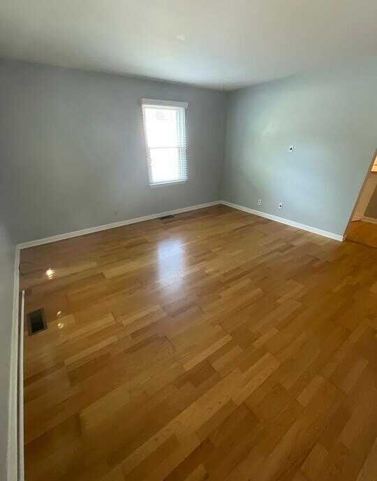 1124 W 6th St - Photo 3 of 20