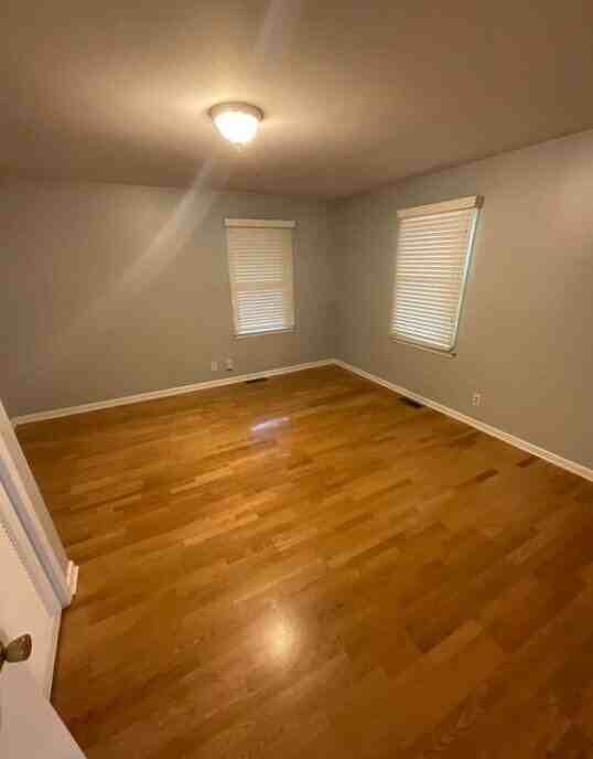 1124 W 6th St - Photo 6 of 20