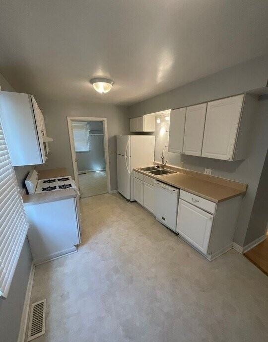1124 W 6th St - Photo 7 of 20