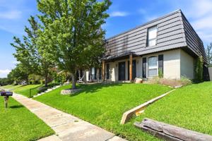 featured image of 2729 Hurstview Dr