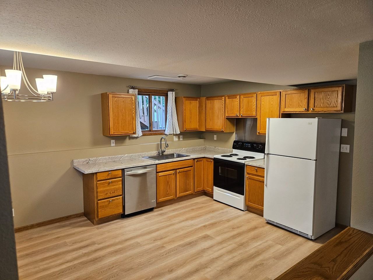 590 Ivy Ln #588 - Photo 3 of 9