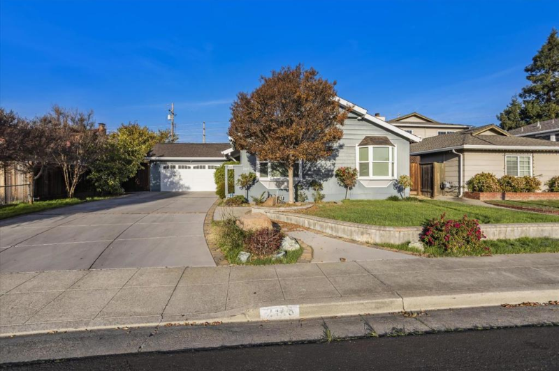 2445 Alvarado Dr - Photo 4 of 20
